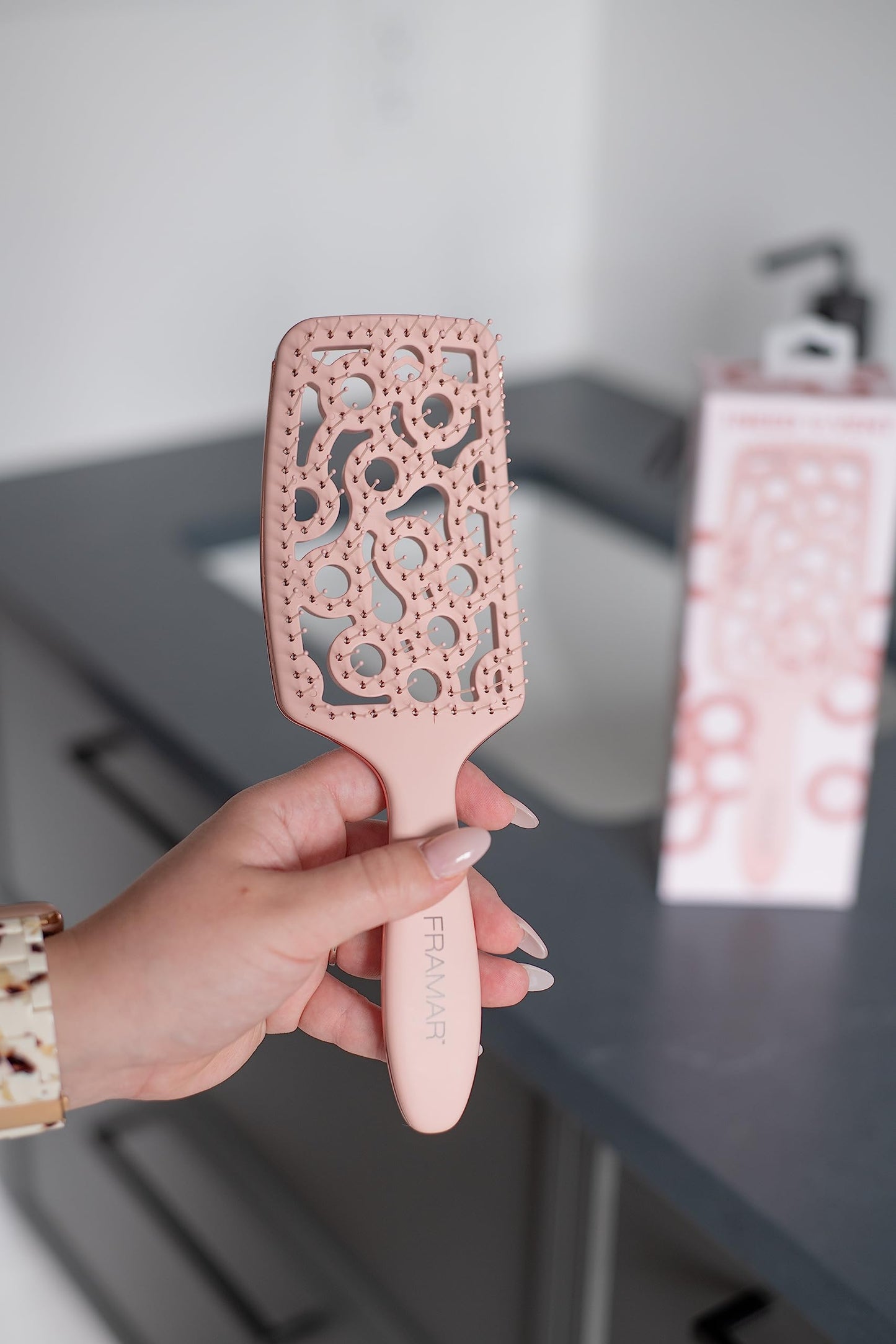 FRAMAR Professional Wet Hair Brush - Vented Hair Brush For Women, Curved Hair Detangler Brush, Blow Dry Brush, Hair Brush Dryer, Brosse a Cheveux, Curly Hair Brush Hair Dryer, Detangling Hair Brush