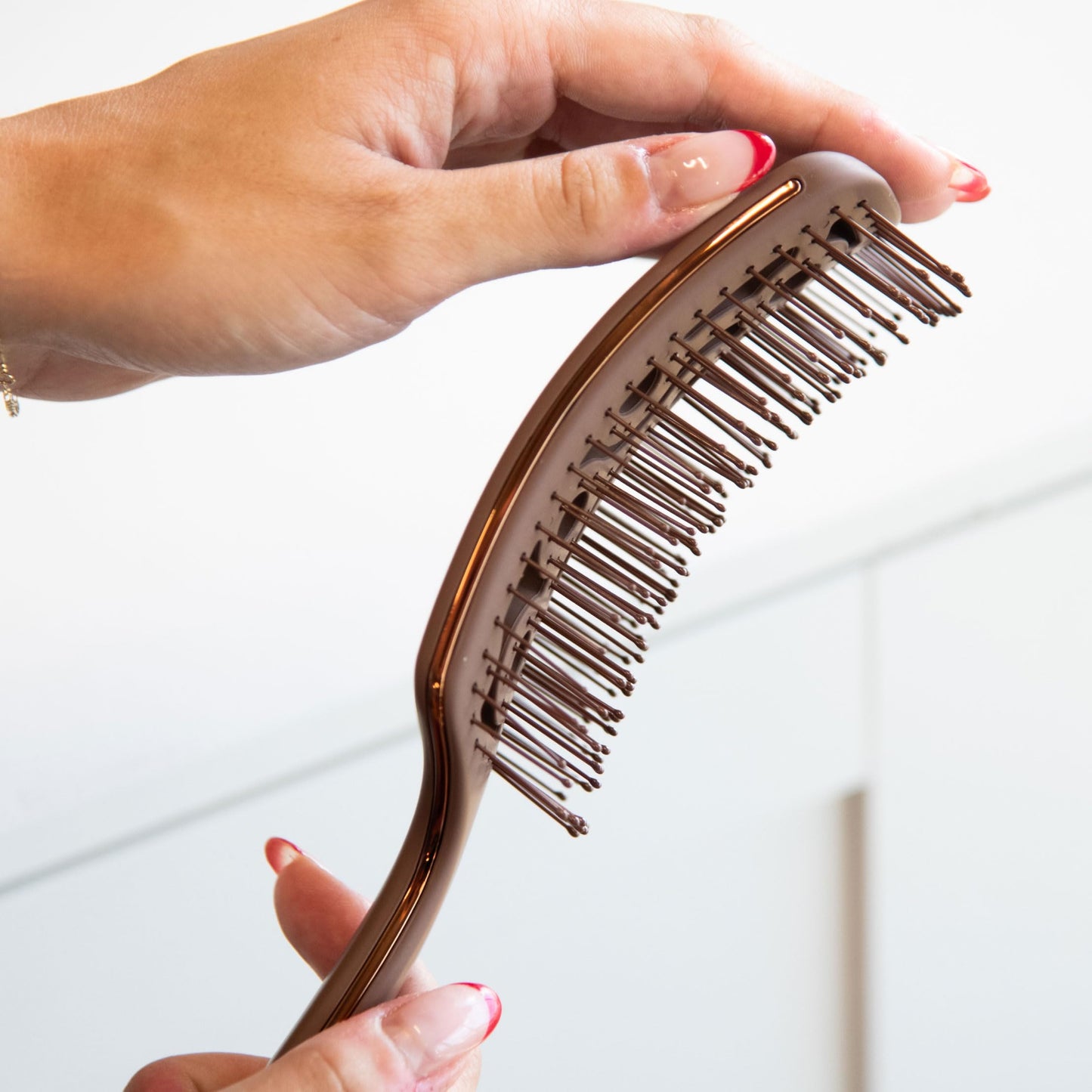 FRAMAR Professional Wet Hair Brush - Vented Hair Brush For Women, Curved Hair Detangler Brush, Blow Dry Brush, Hair Brush Dryer, Brosse a Cheveux, Curly Hair Brush Hair Dryer, Detangling Hair Brush