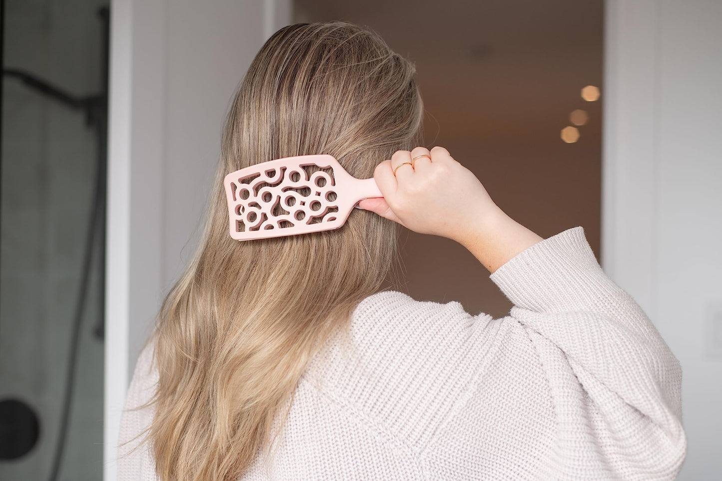 FRAMAR Professional Wet Hair Brush - Vented Hair Brush For Women, Curved Hair Detangler Brush, Blow Dry Brush, Hair Brush Dryer, Brosse a Cheveux, Curly Hair Brush Hair Dryer, Detangling Hair Brush